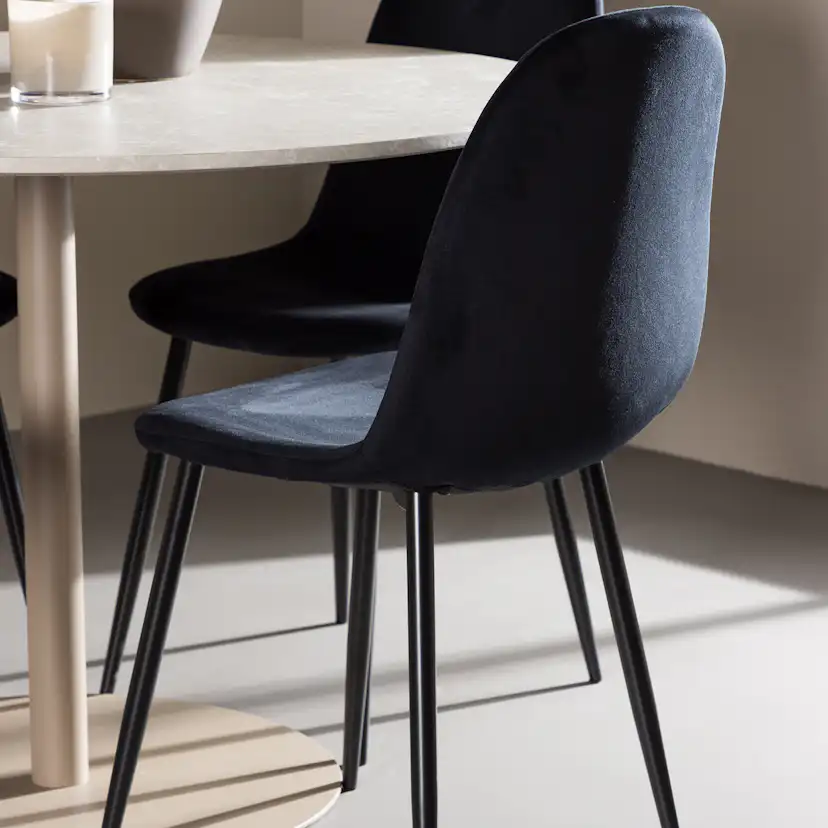 Spisegruppe Venture Home Lycke Ø110 med 4 stk Polar Stoler Fløyel