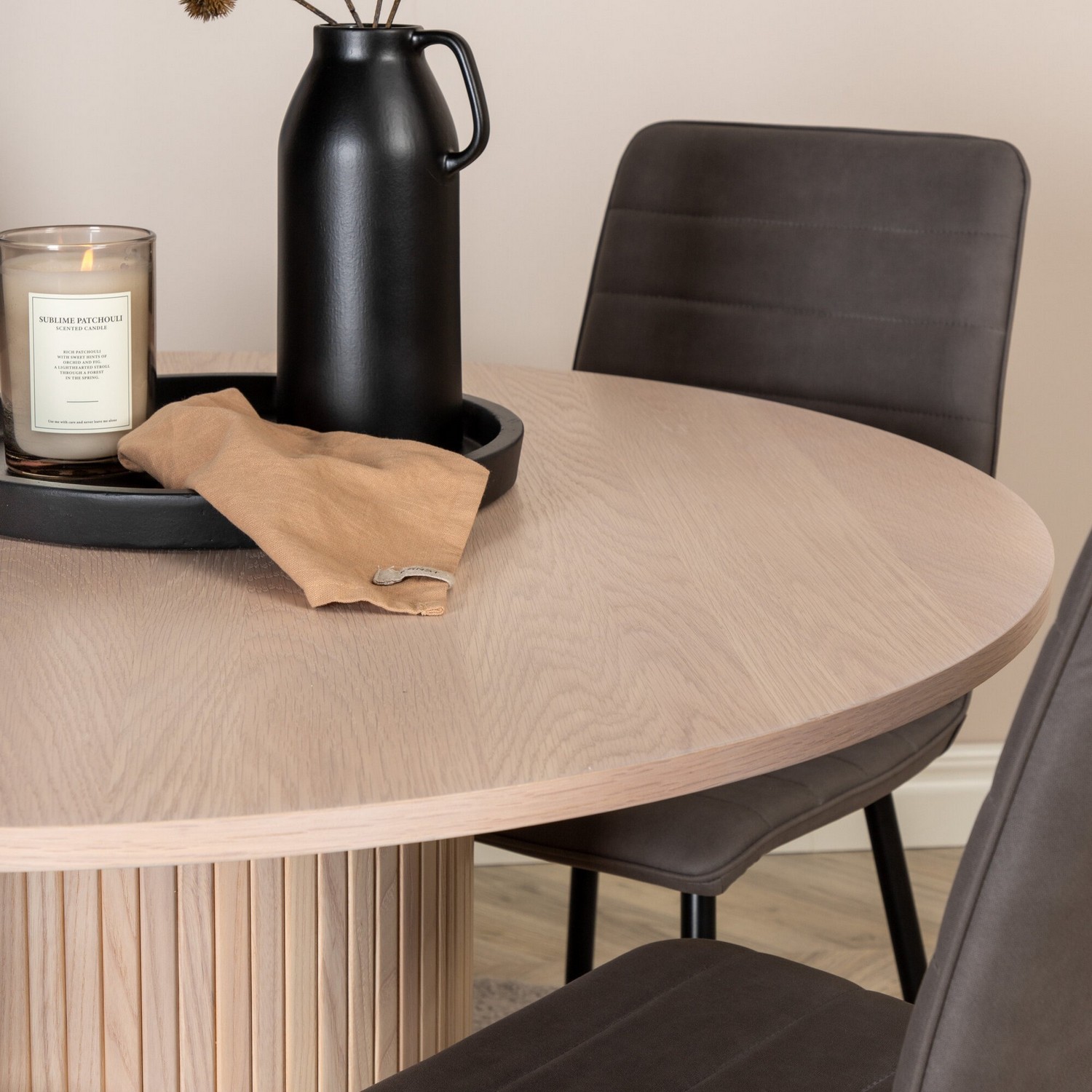Spisegruppe Venture Home med Bianca Spisebord og 4 Walerina Spisestoler