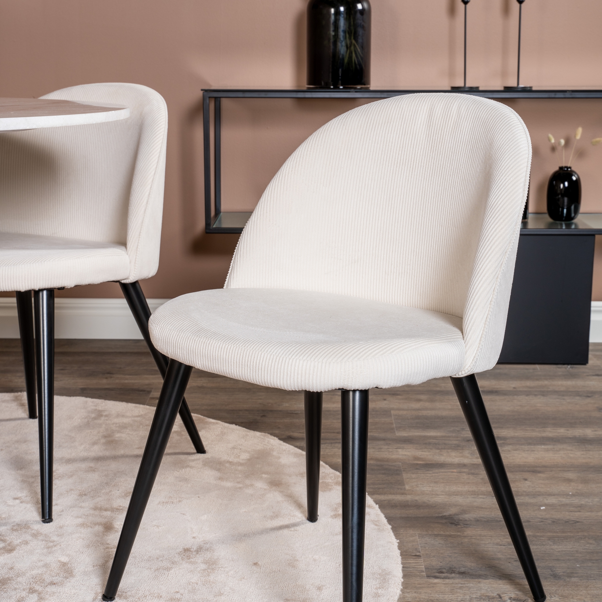Spisegruppe Venture Home Estelle Rundt med 4 Valentina Stoler