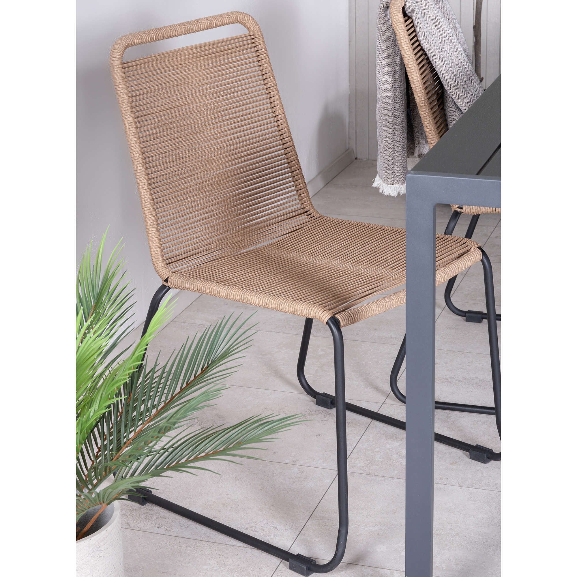 Spisegruppe Venture Home Bundy med 4 Levi Stoler