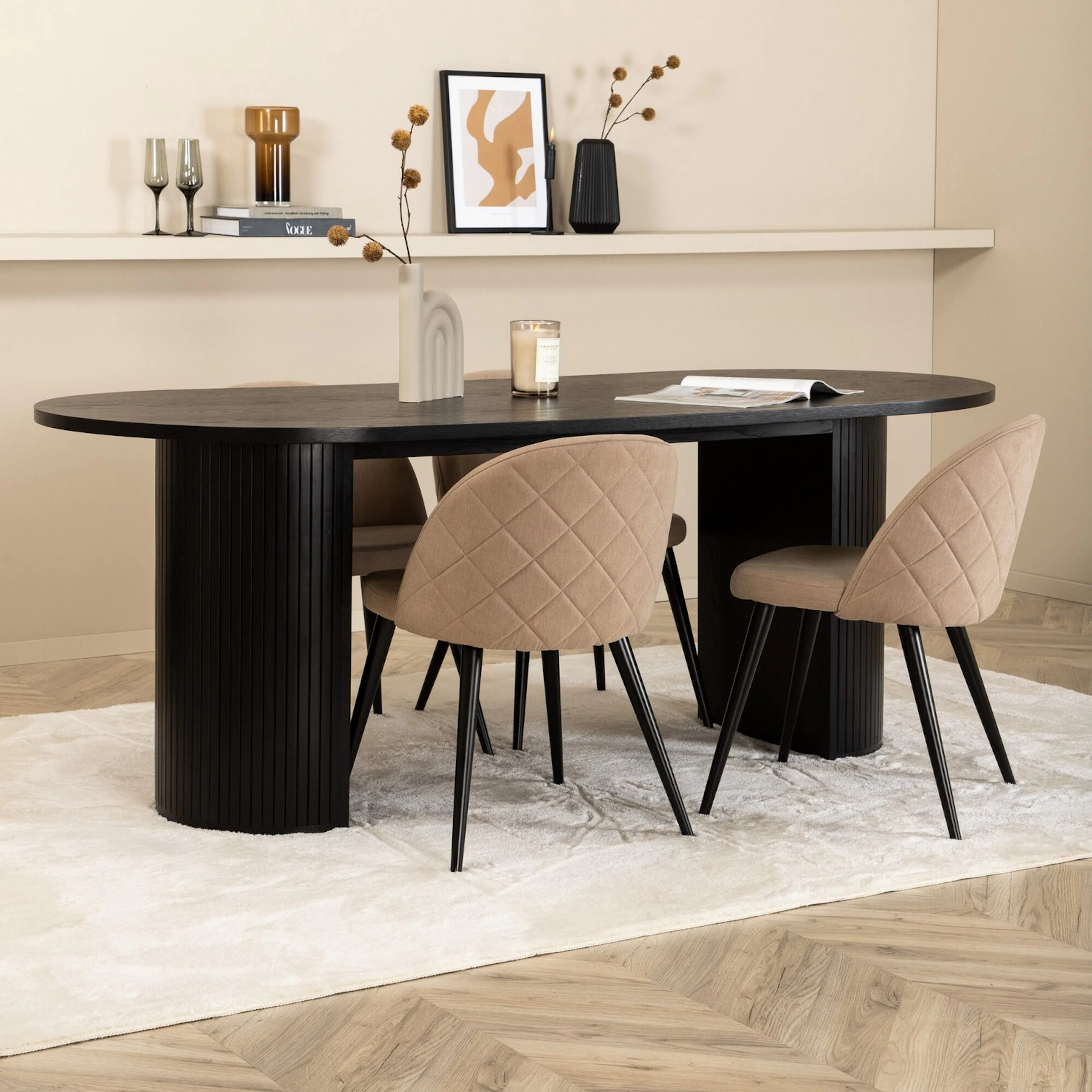 Spisegruppe Venture Home Bianca med 4 Valentina Sort Stitcthes Stoler