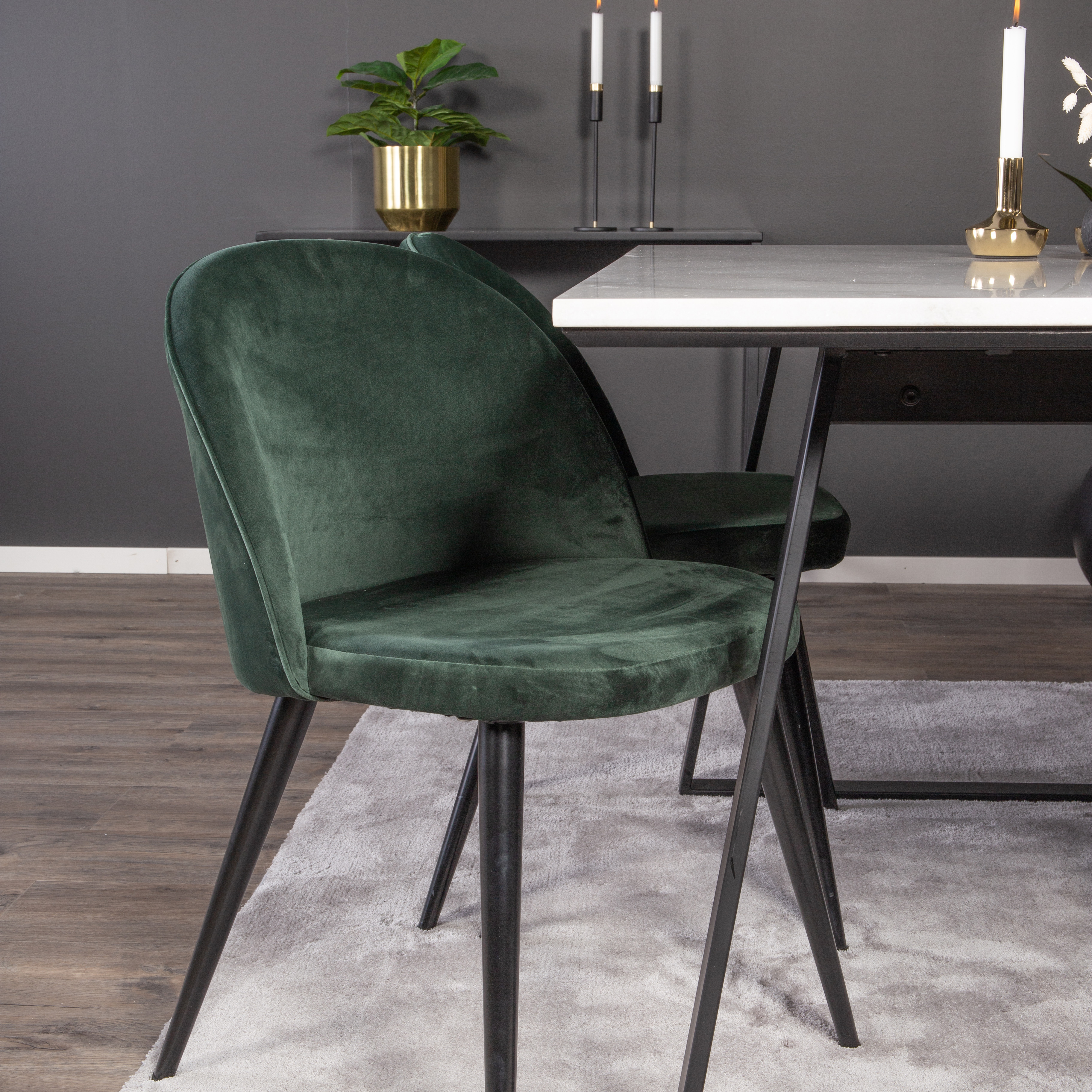 Spisegruppe Venture Home Estelle 140 med 4 Valentina Stoler Fløyel