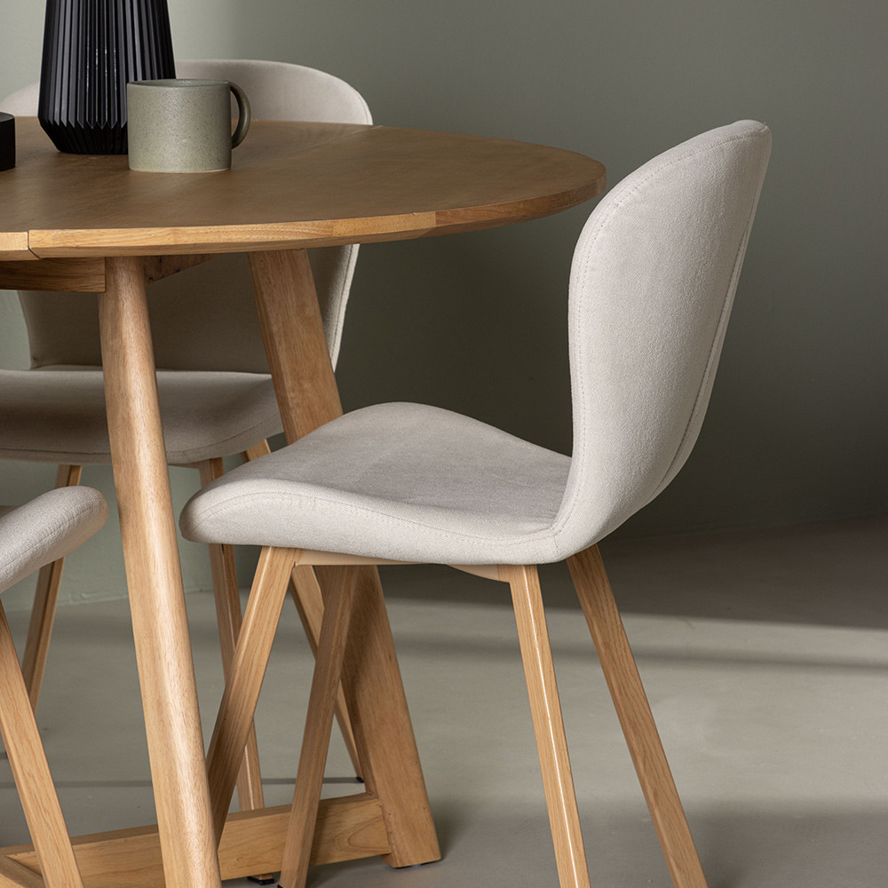 Spisegruppe Venture Home Yakidon Ø120 cm med 4 stk Lilja Stoler