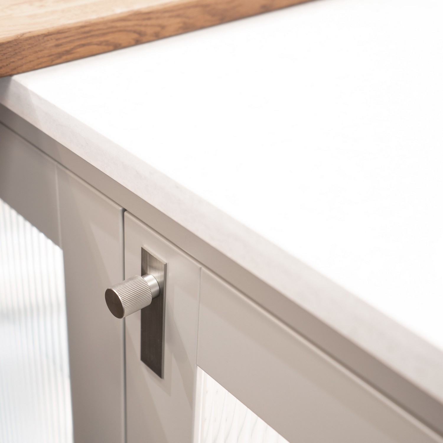 Knott Beslag Design Arpa med Bakplate Ø22 mm
