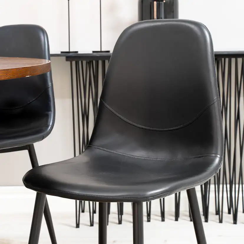 Spisegruppe furniture/fashion Copenhagen med 6 Pobbie Kunstlær Stoler