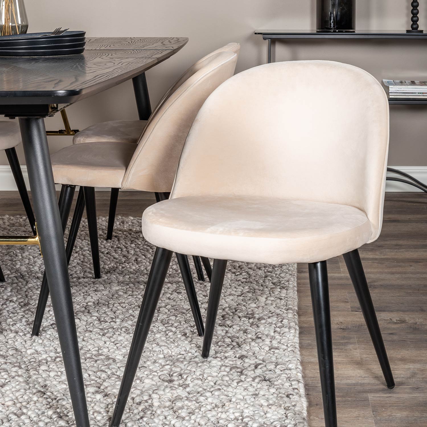 Spisegruppe Venture Home Gold med 6 Velvet Stoler