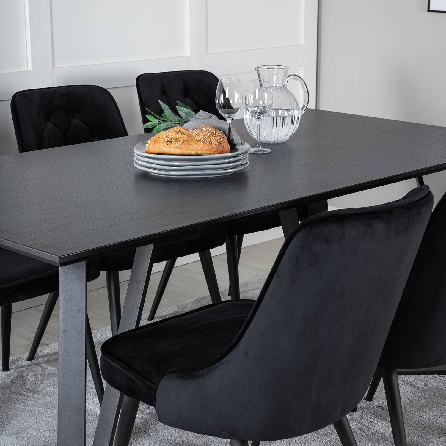 Spisegruppe Venture Home Madde med 6 Vera Stoler Fløyel