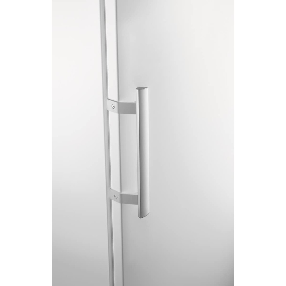 Fryseskap Electrolux LUC4NE23WL NoFrost 175 cm