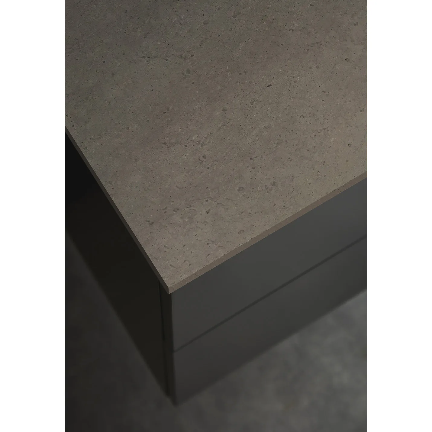 Benkeplate Hafa Sentrert Hull Messing Relish Suede