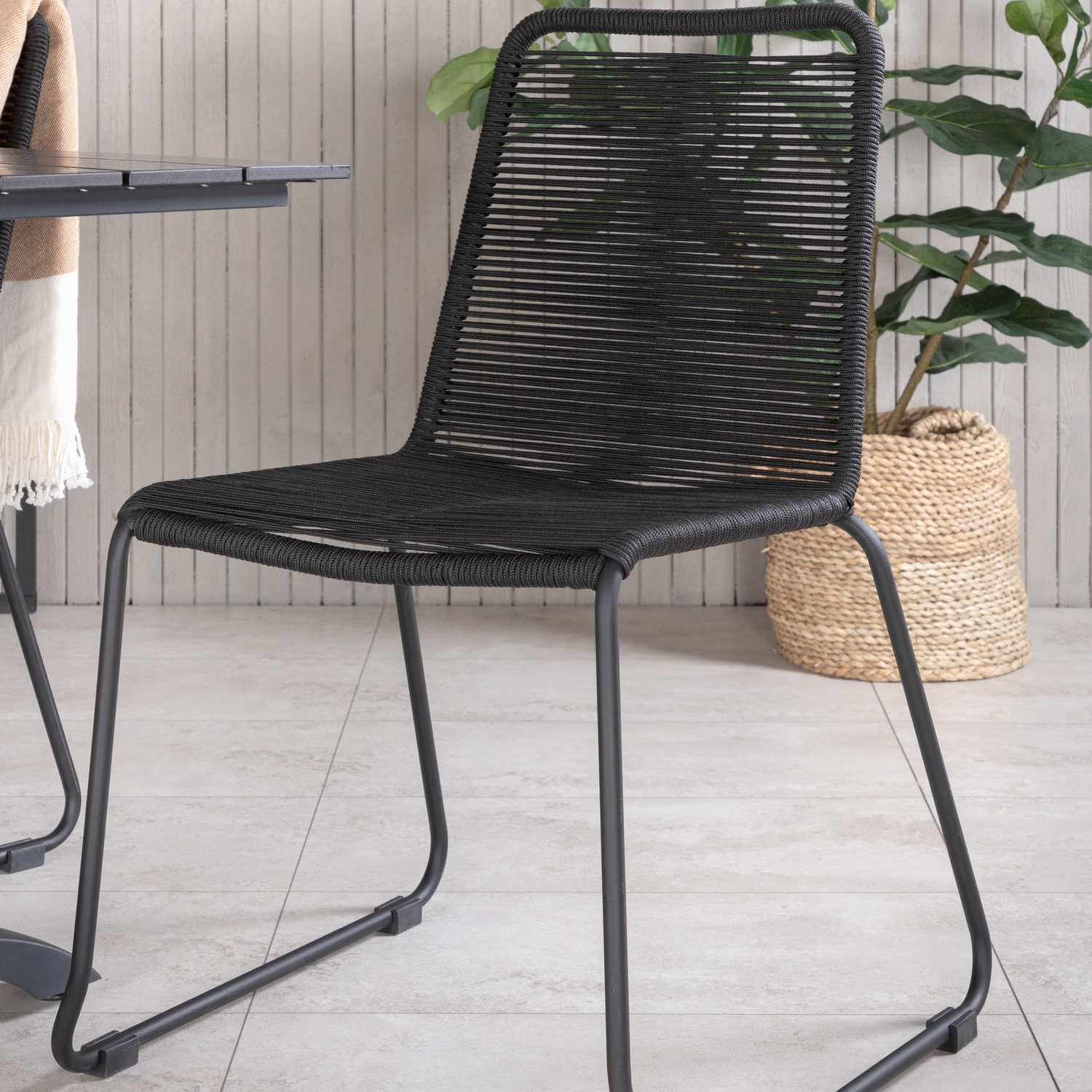 Spisegruppe Venture Home Denver med 4 Lindos Stoler