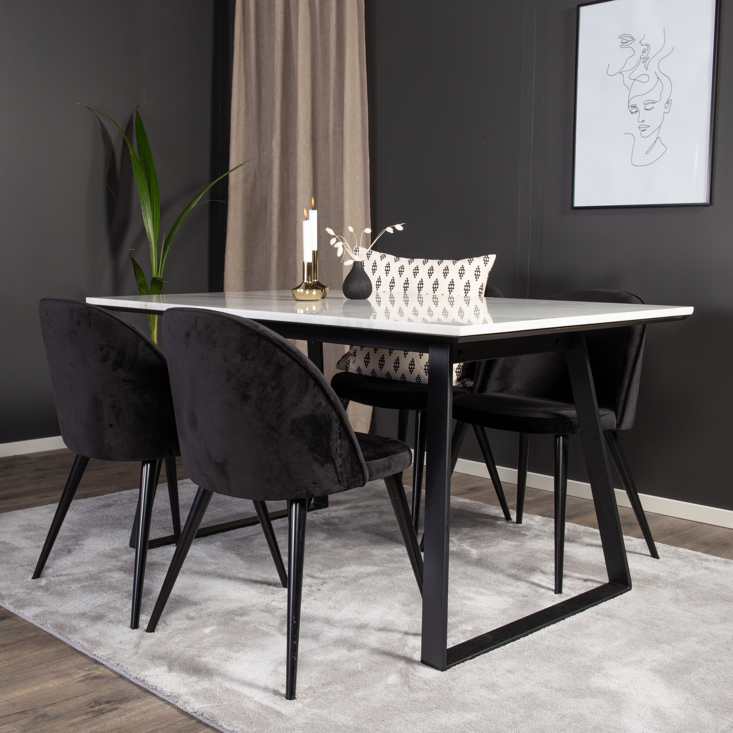 Spisegruppe Venture Home Estelle 140 med 4 Valentina Stoler Fløyel