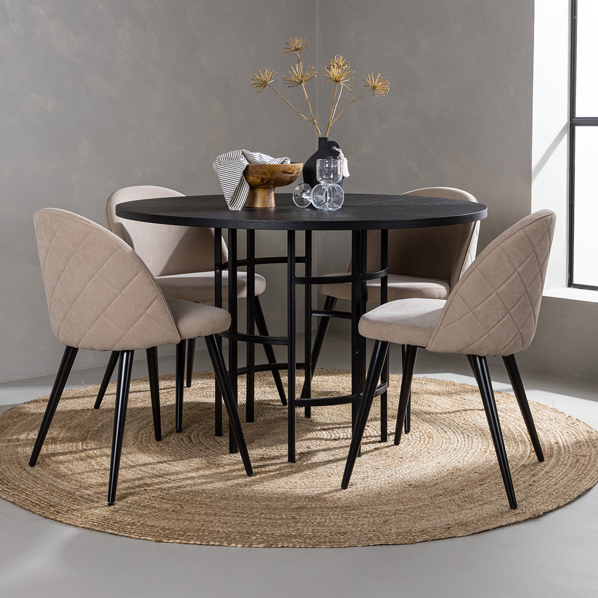 Spisegruppe Venture Home Copenhagen med 4 Velvet Stitches Stoler