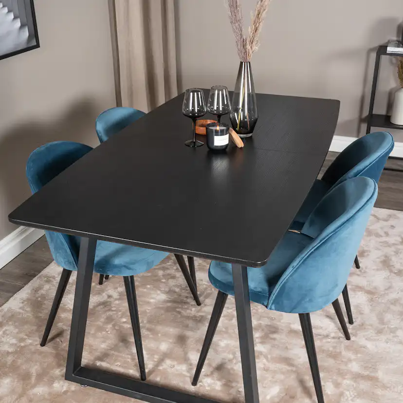 Spisegruppe Venture Home Ina med 4 Valentina Stoler Fløyel
