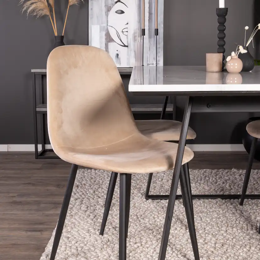 Spisegruppe Venture Home Estelle 140 med 4 Pobbie Stoler Fløyel