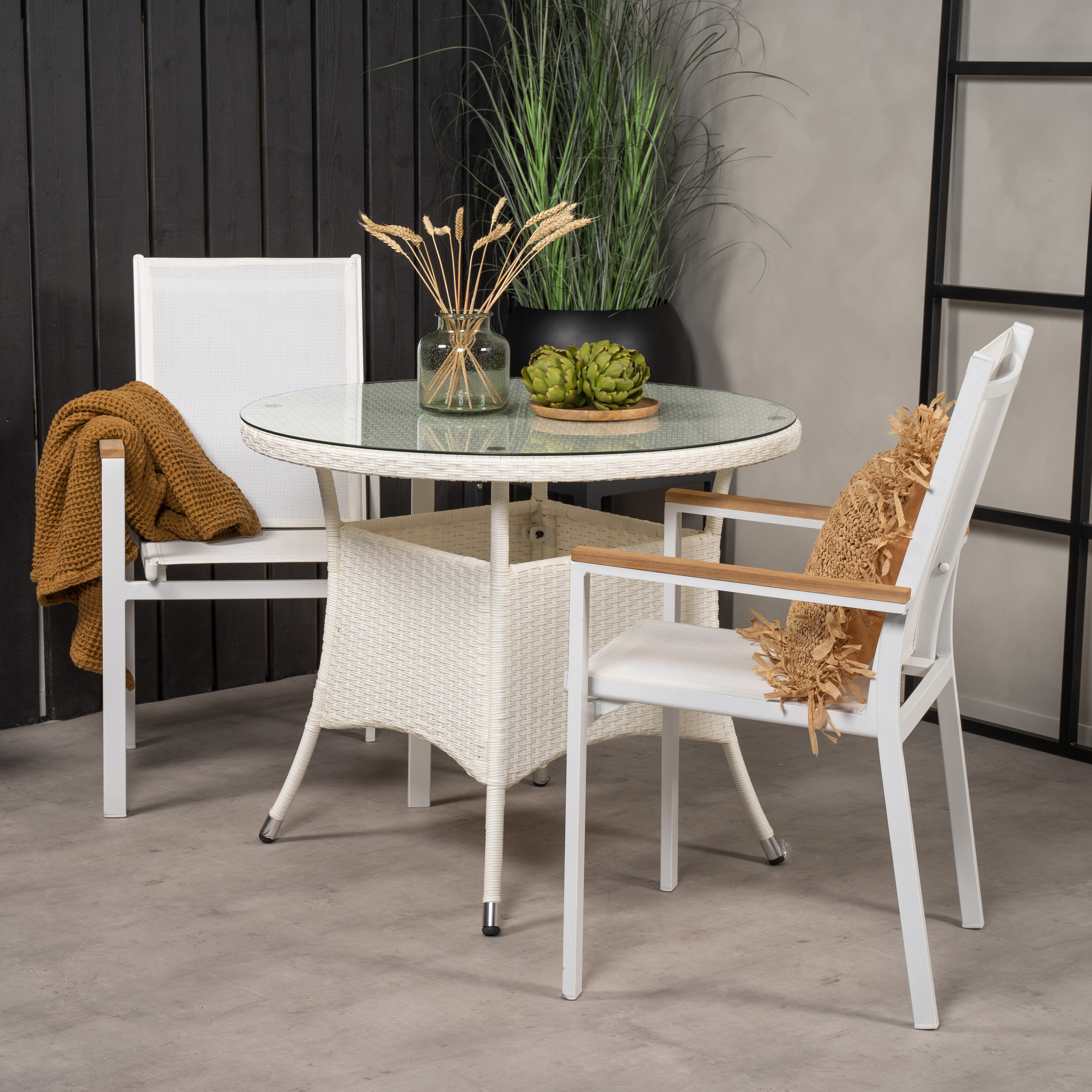Spisegruppe Venture Home Virda Ø 90 med 2 Thea Spisestoler