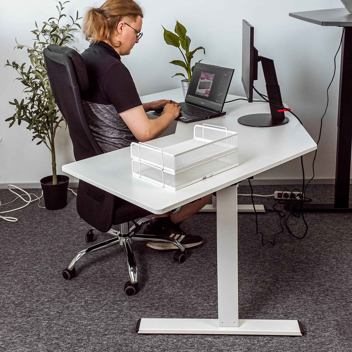Lykke Höj och sänkbart hörnskrivbord M100, vit Hvit