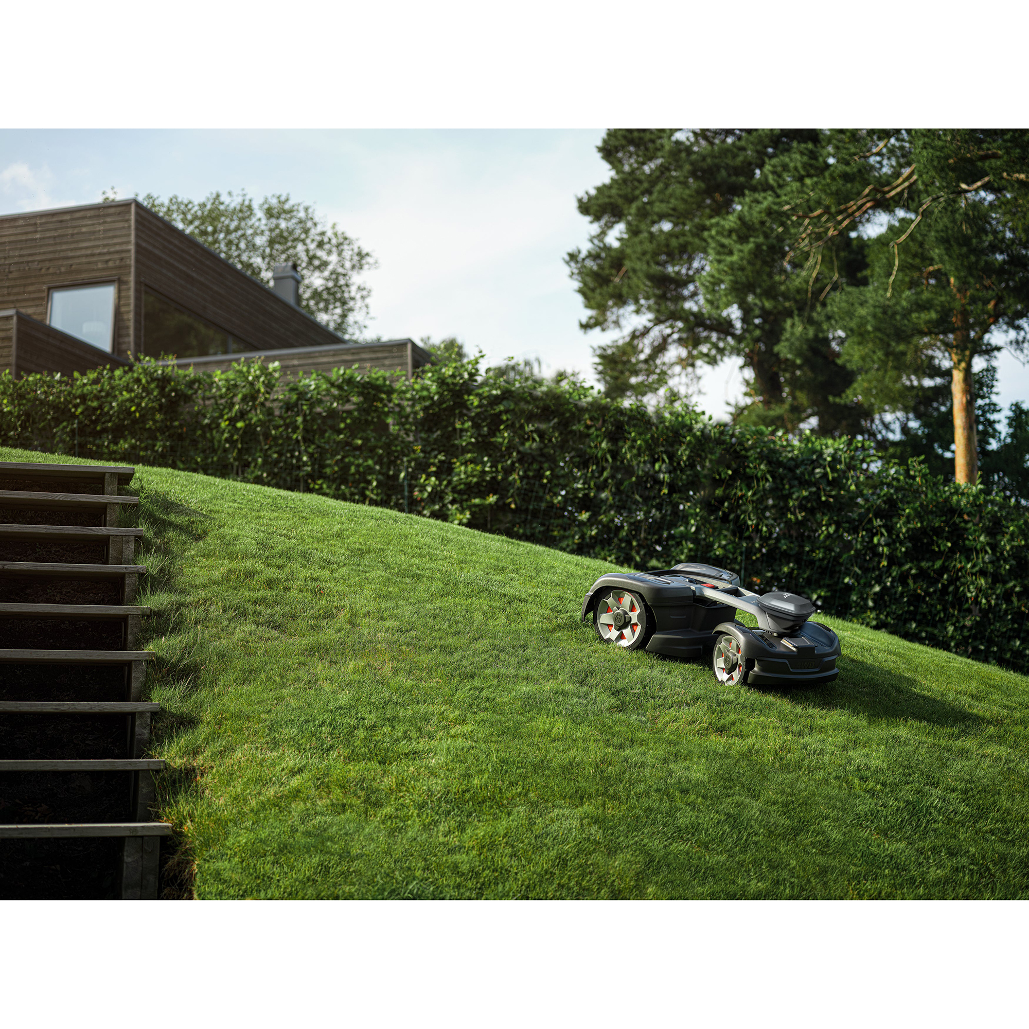Robotgressklipper Husqvarna Automower® 435X AWD NERA med Trådløs Installasjon