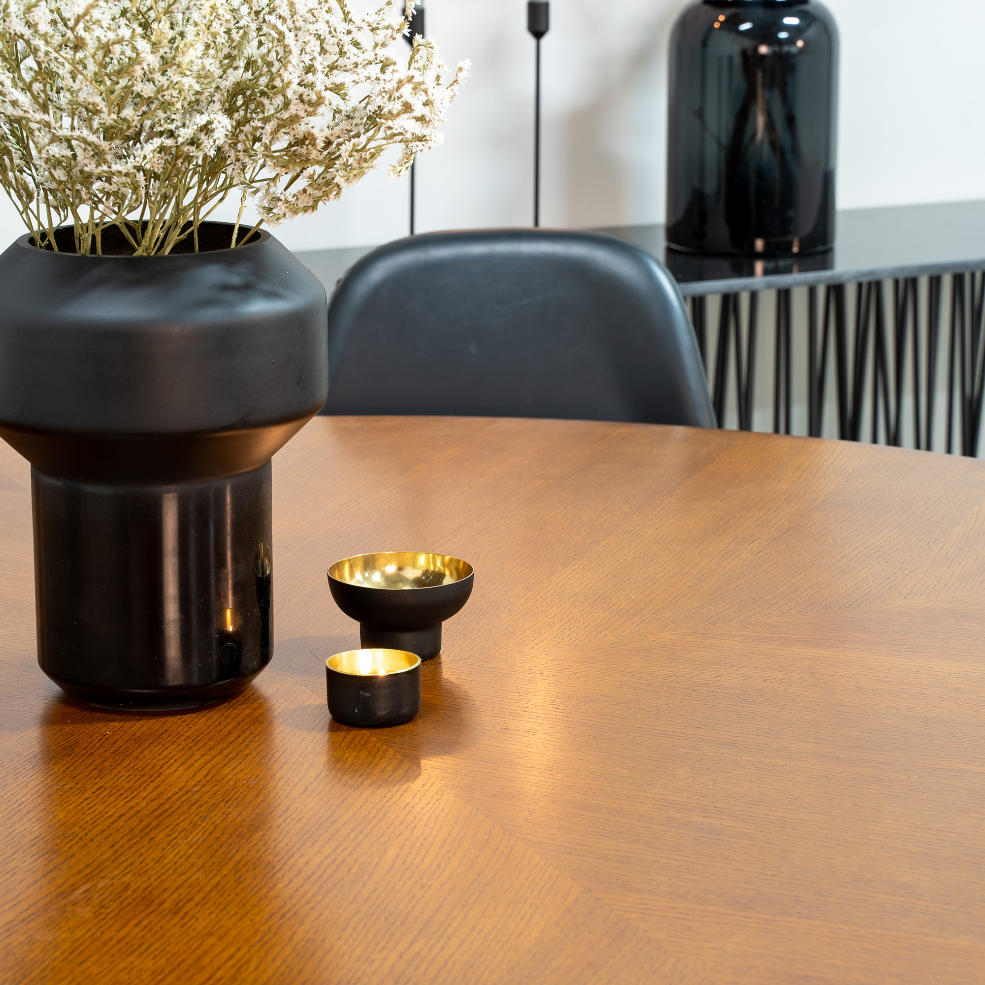 Spisegruppe furniture/fashion Copenhagen med 6 Pobbie Kunstlær Stoler