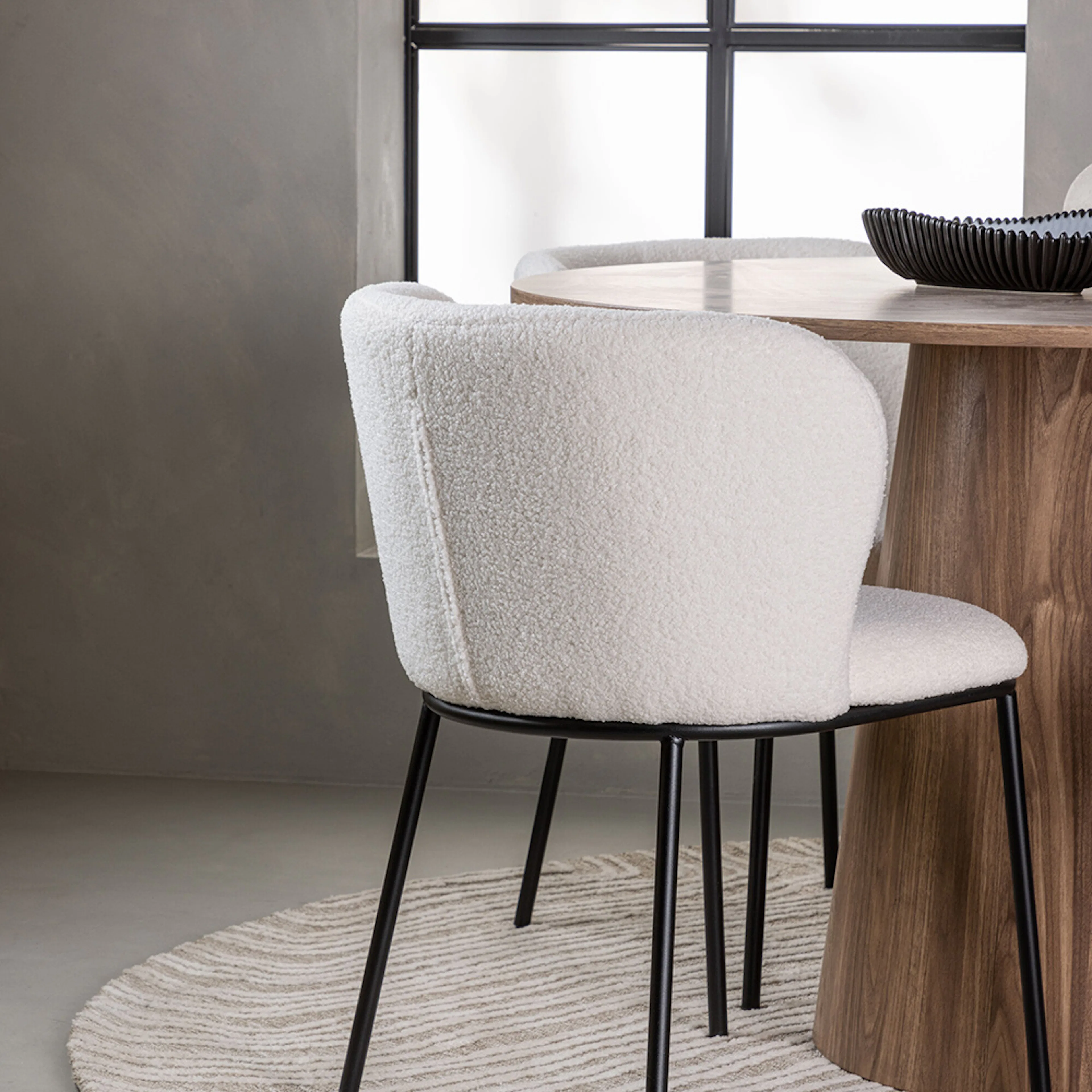 Spisegruppe Venture Home Lanzo med 4 Edina Stoler