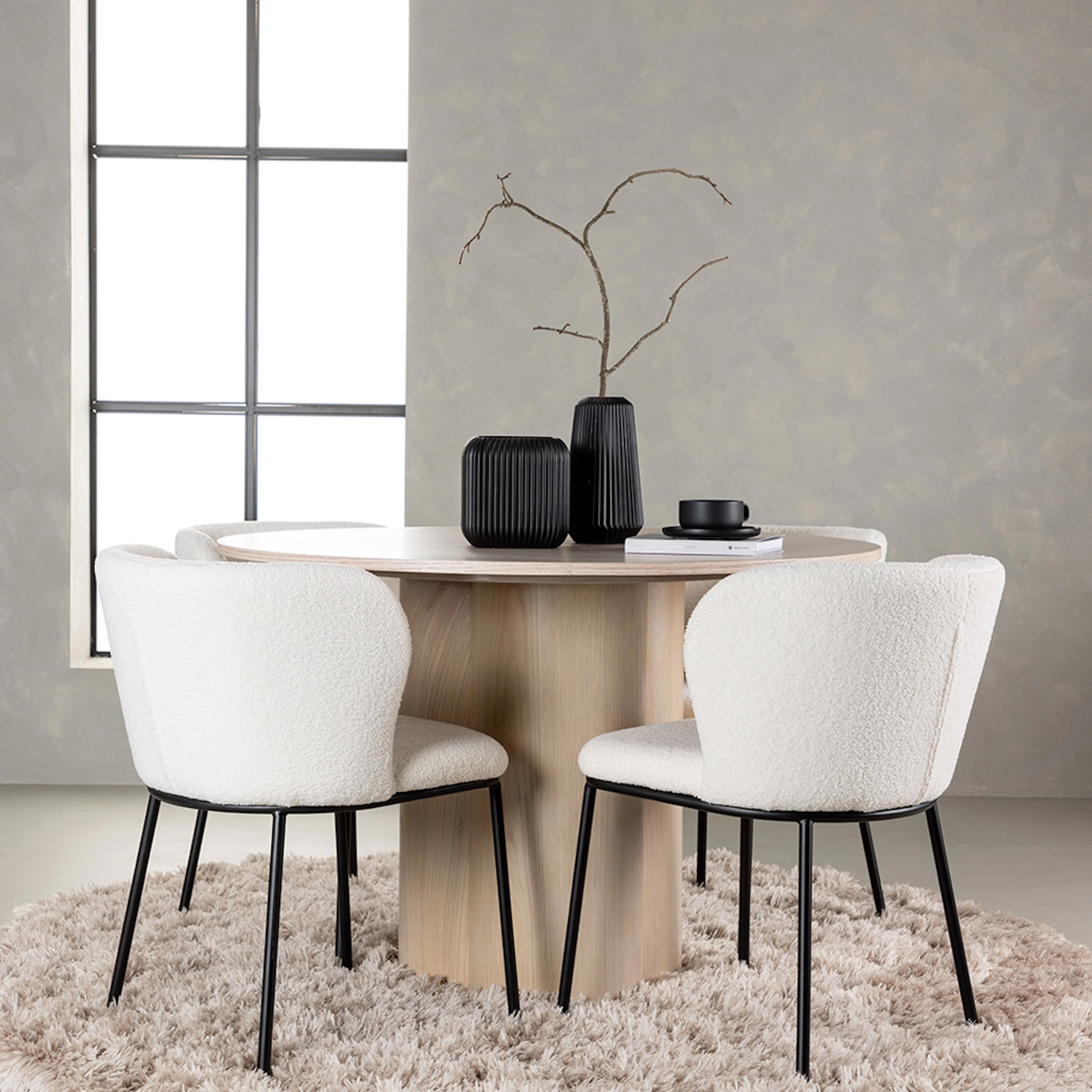 Spisegruppe Venture Home Olivia Ø110 cm med 4 stk Edina Stoler