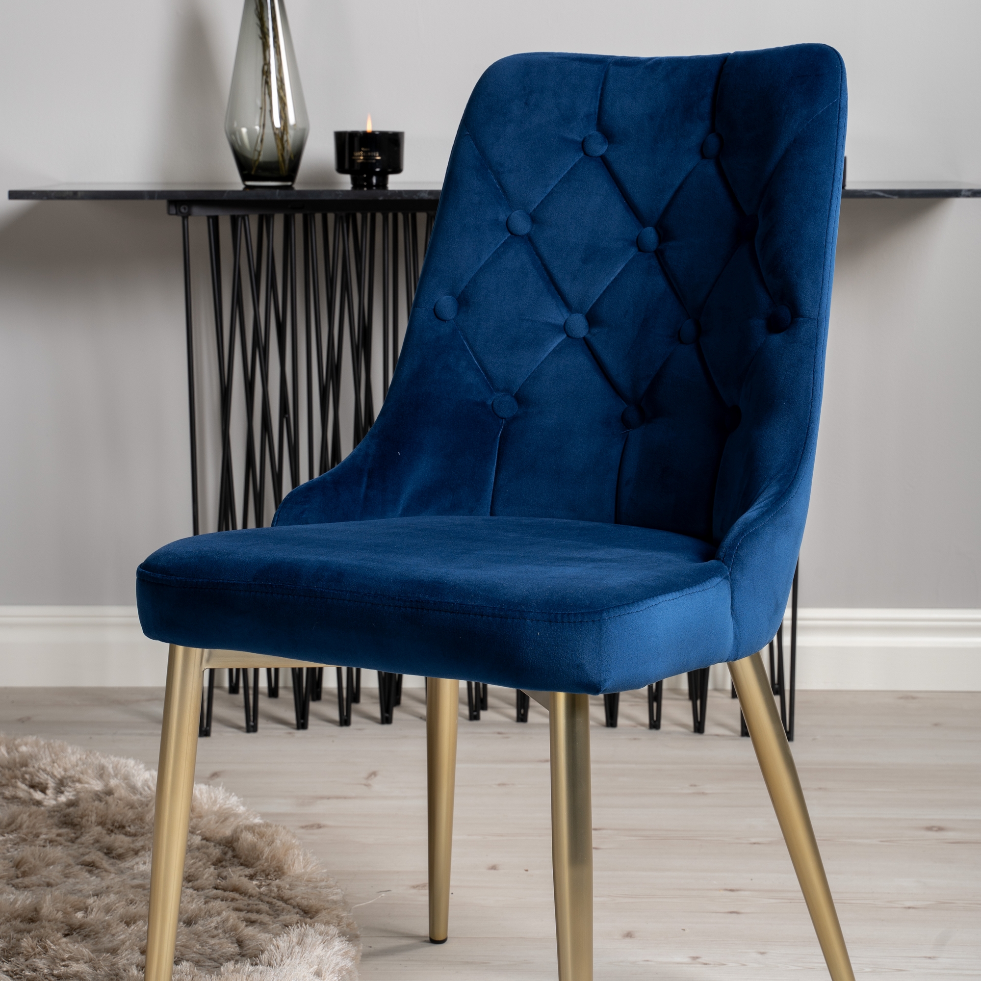Spisegruppe Venture Home Dipp Ø115 cm med 4 Velvet Deluxe Stoler