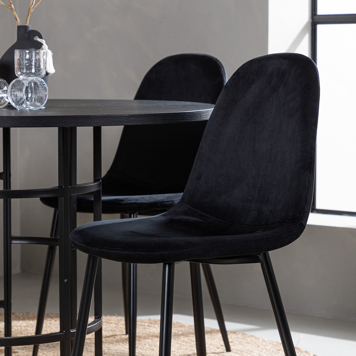 Spisegruppe Venture Home Copenhagen med 4 Polar Stoler Fløyel