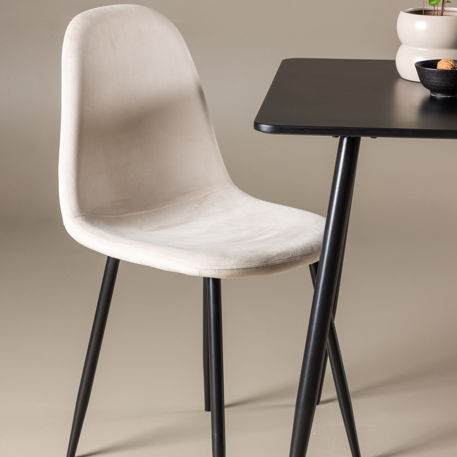 Spisegruppe Venture Home Polar 75 med 2 stk Polar Stoler Fløyel
