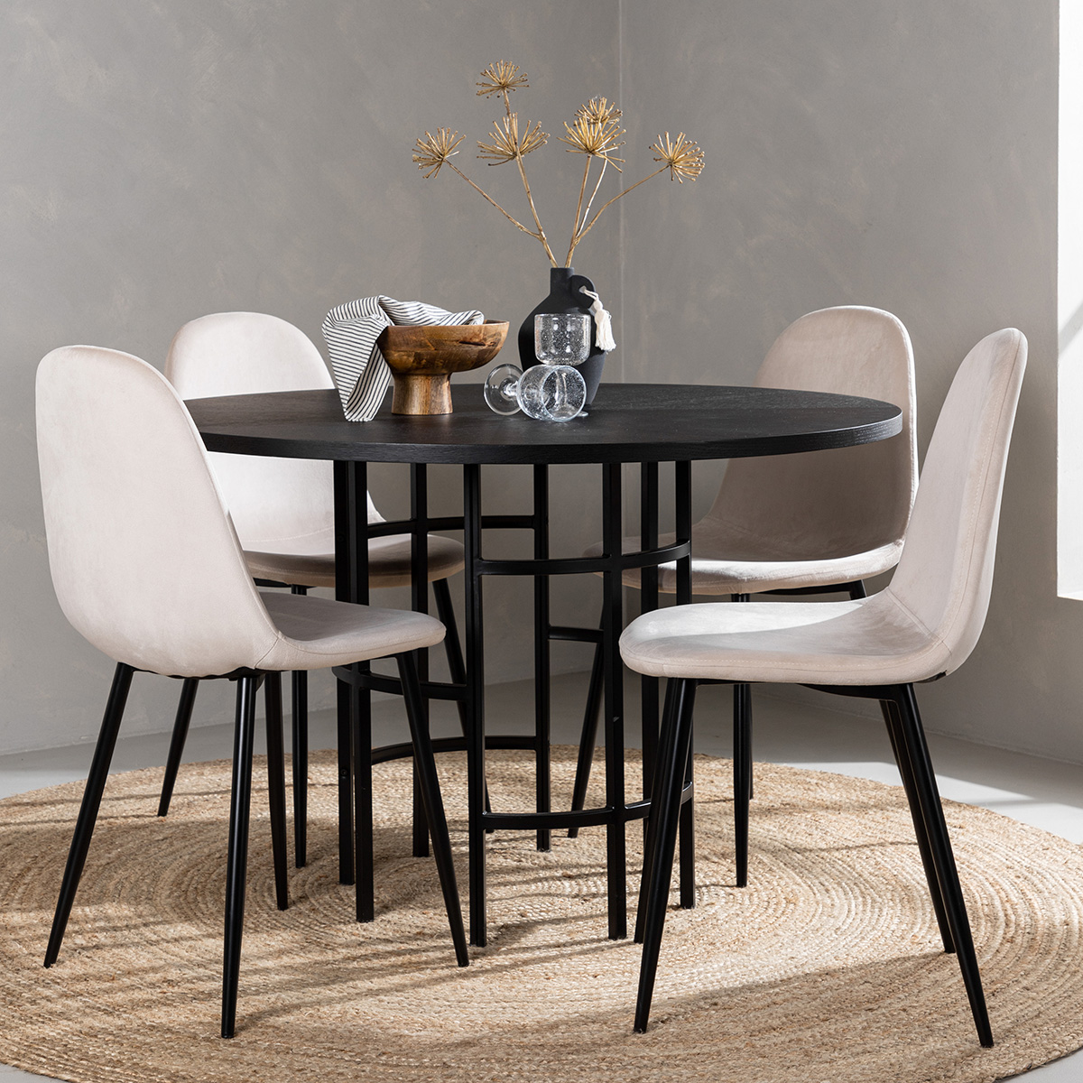 Spisegruppe Venture Home Copenhagen med 4 Polar Stoler Fløyel