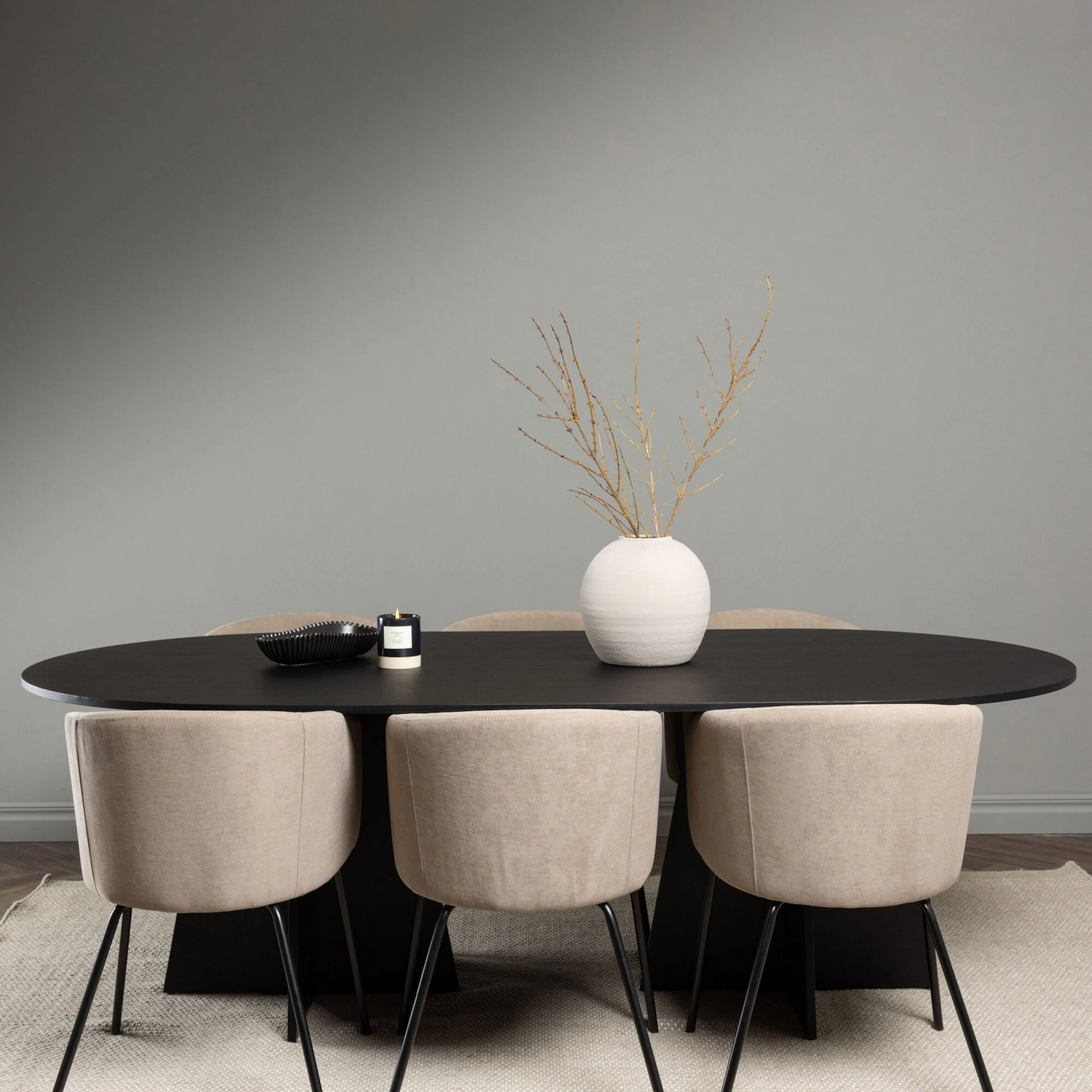 Bootcut Oval Dining Table - Black / Black Fanéer +Berit Chai Sort/Beige