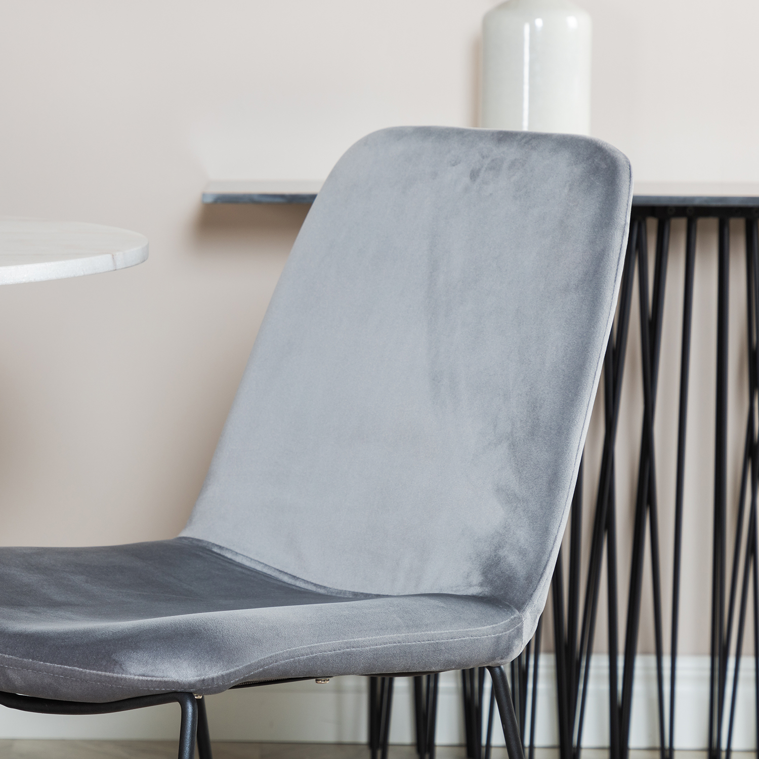 Spisegruppe Venture Home Estelle med 4 Muscot Stoler Fløyel