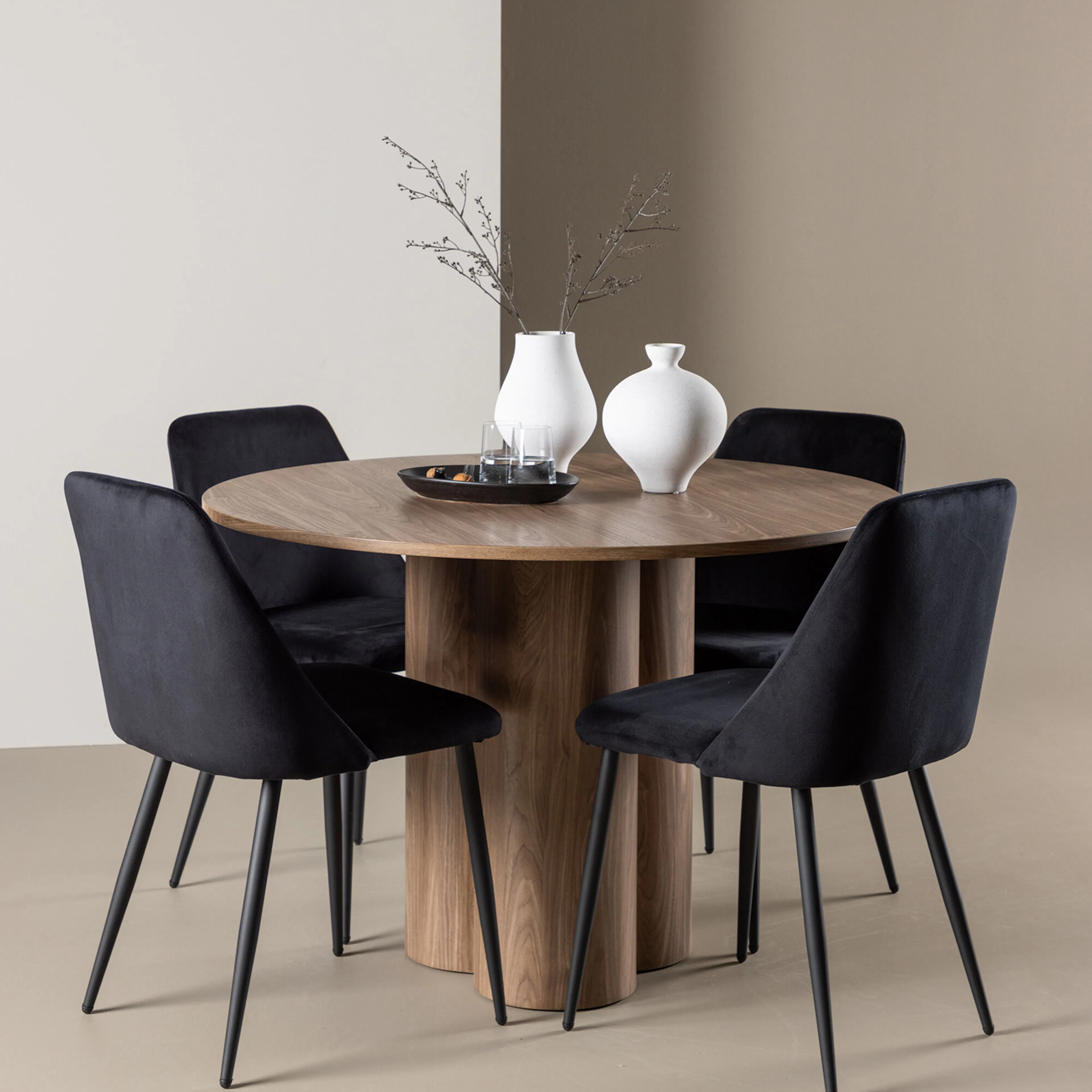 Olivia Dining Table with Night Dining Chair Mocka/Sort
