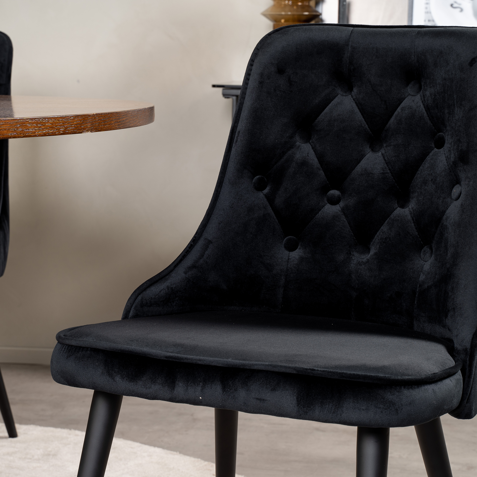 Spisegruppe furniture/fashion Copenhagen med 4 Vera Stoler