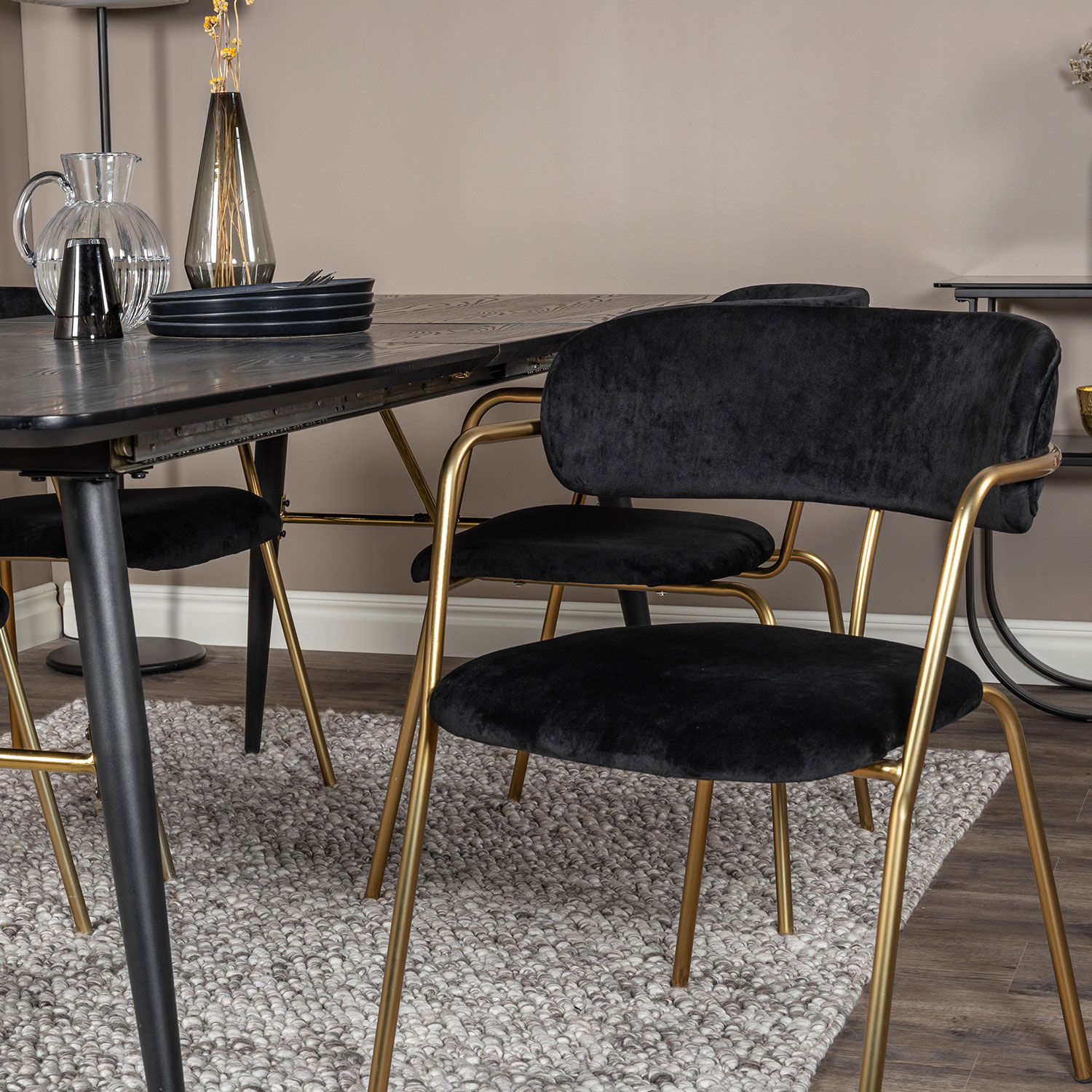 Spisegruppe Venture Home Gold med 4 Arrow Stoler