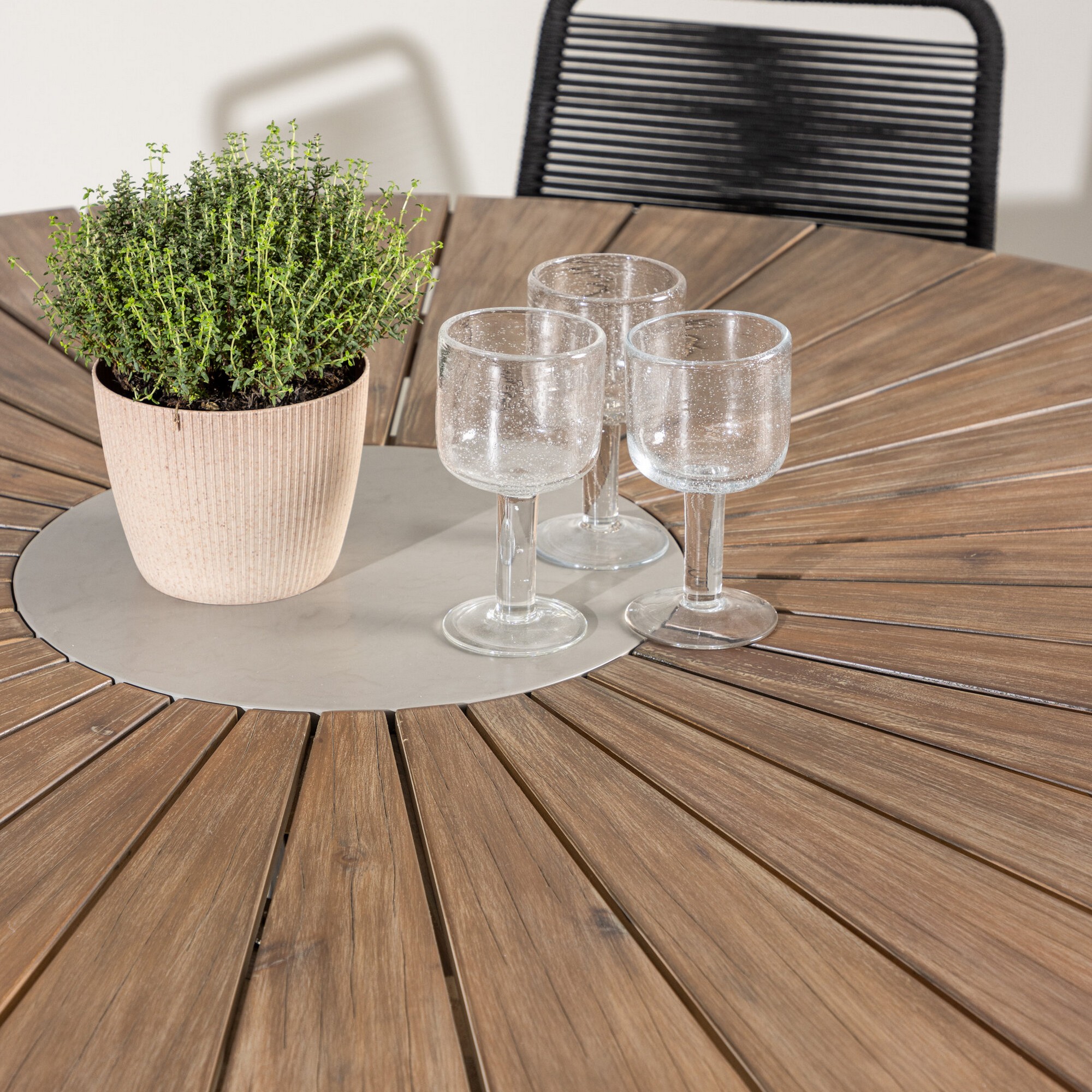 Hagegruppe Venture Home Rosario med 6 Lindos Stoler