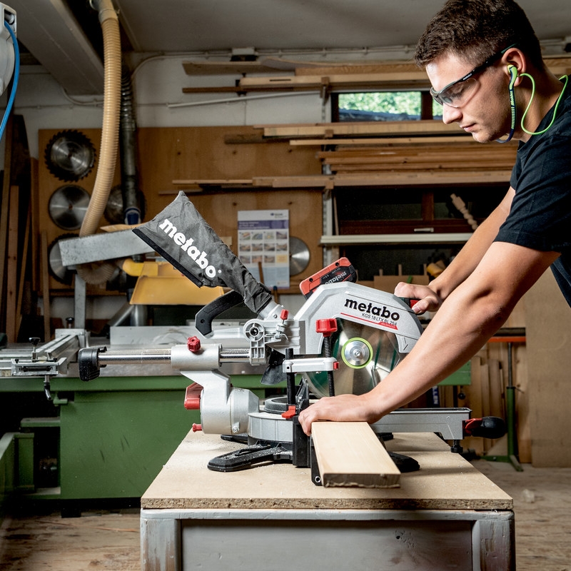 Kapp-/gjæringssag Metabo KGS 18 LTX BL 254 1x4,0 AH + ASC55