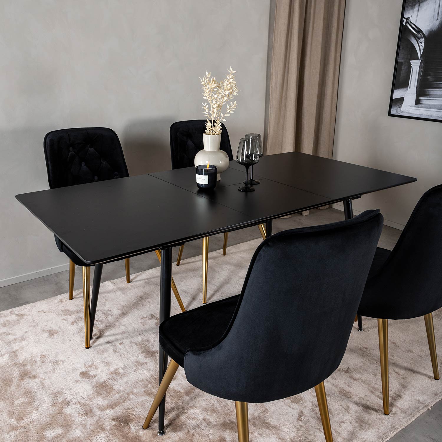 Spisegruppe Venture Home Silvia med Innleggsplate og 4 Vera Stoler Fløyel