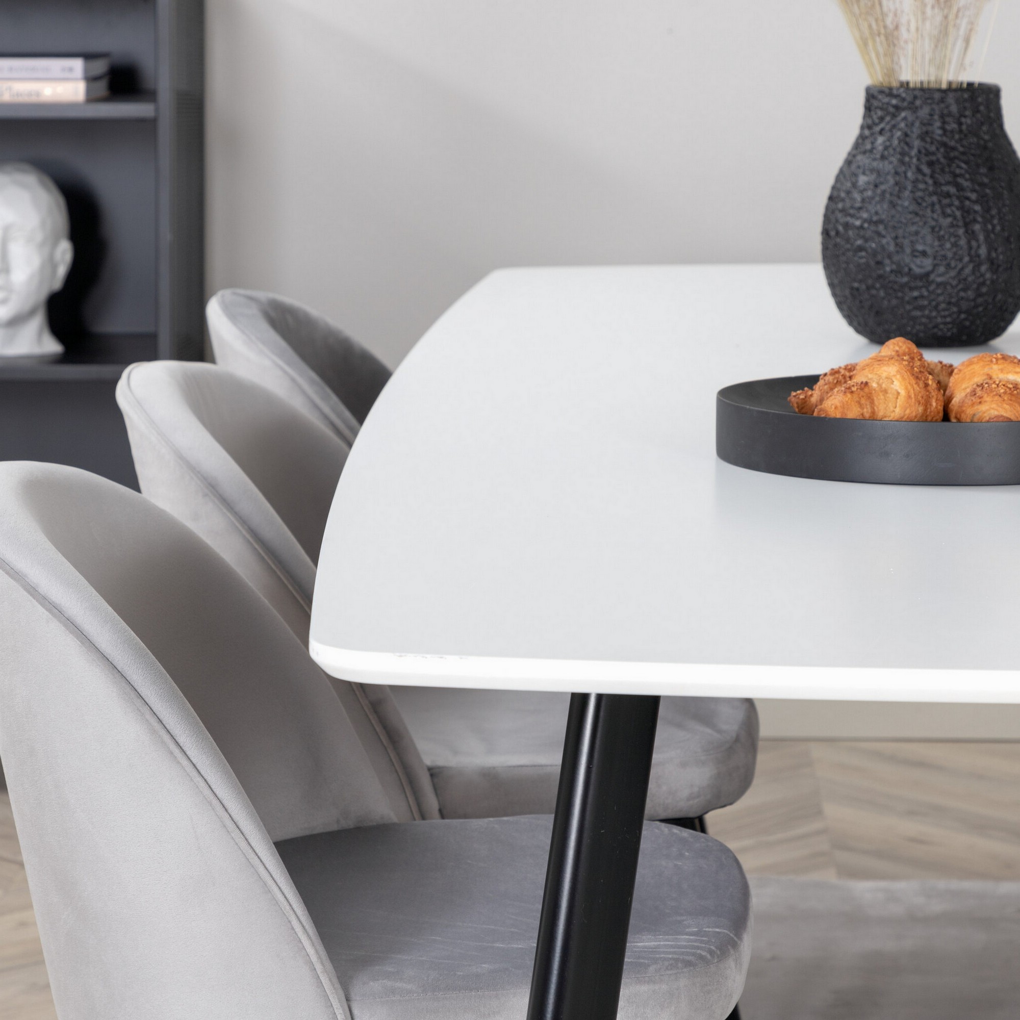 Spisegruppe Venture Home Polar med 6stk Velvet Stoler