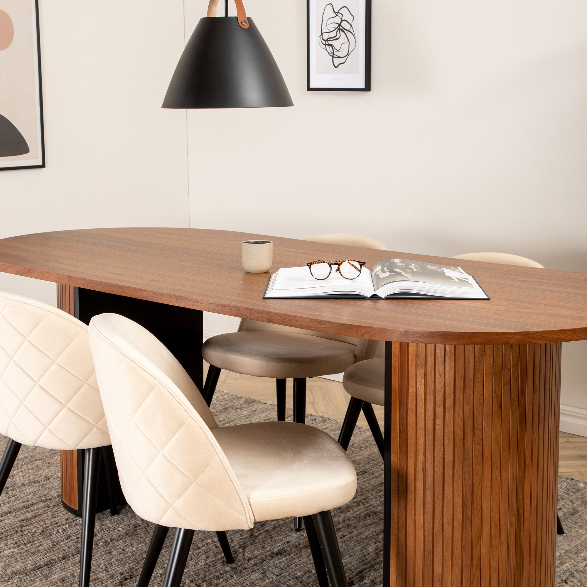 Spisegruppe Venture Home Bianca med 4 Valentina Stitcthes Stoler Fløyel