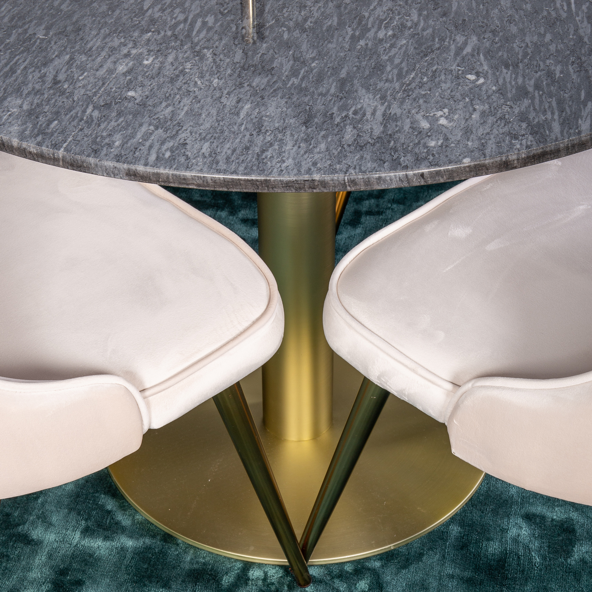 Spisegruppe Venture Home Estelle med 4 Vera Stoler Fløyel