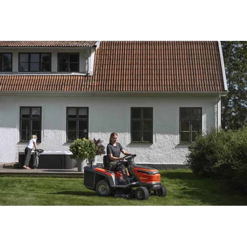 Hagetraktor Husqvarna TC 100i Batteridrevet med Oppsamler
