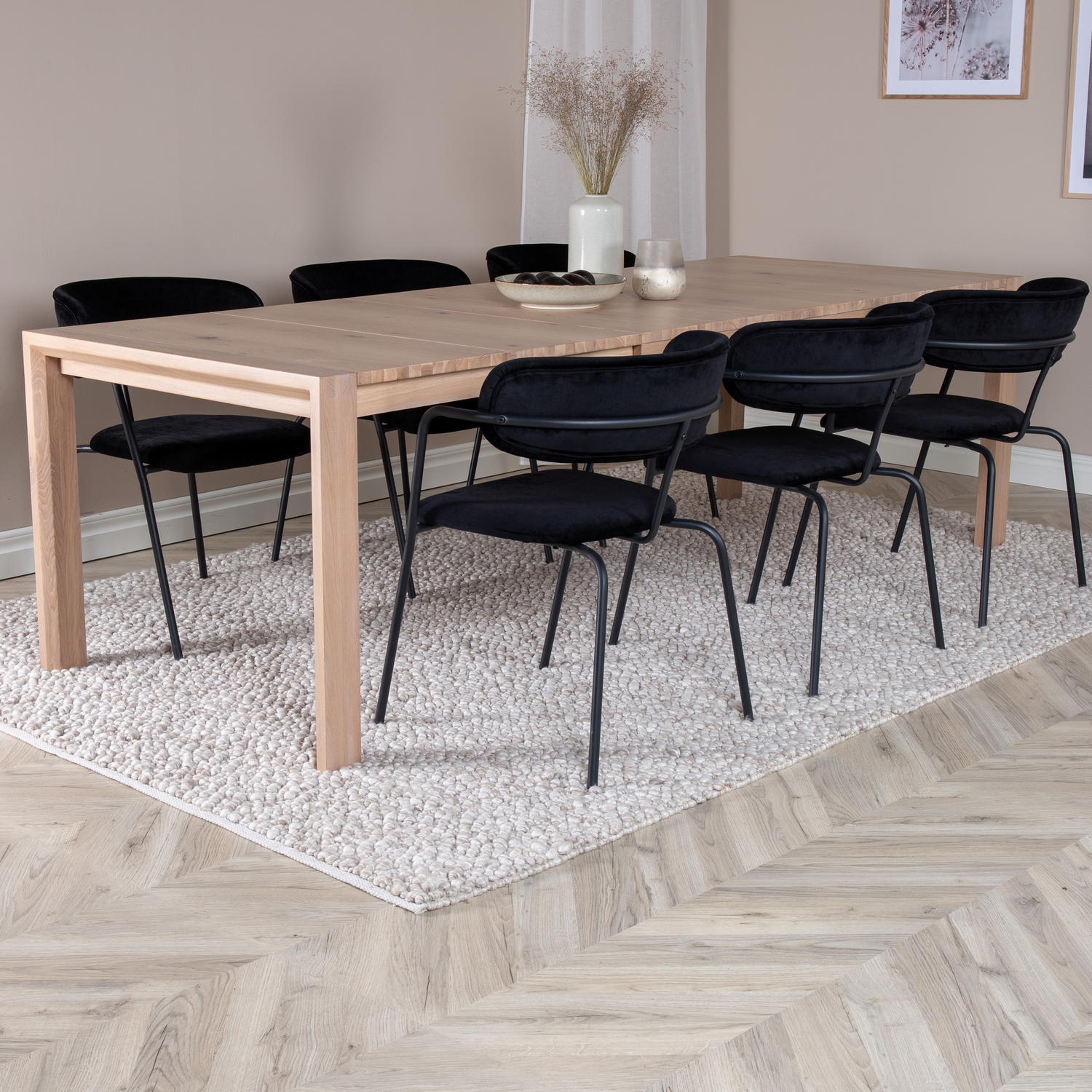 Spisegruppe Venture Home Shy med 6 Aris Spisestoler