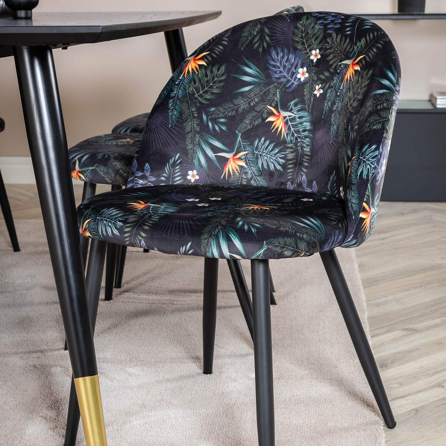 Spisegruppe Venture Home Dipp med 6 Velvet Stoler