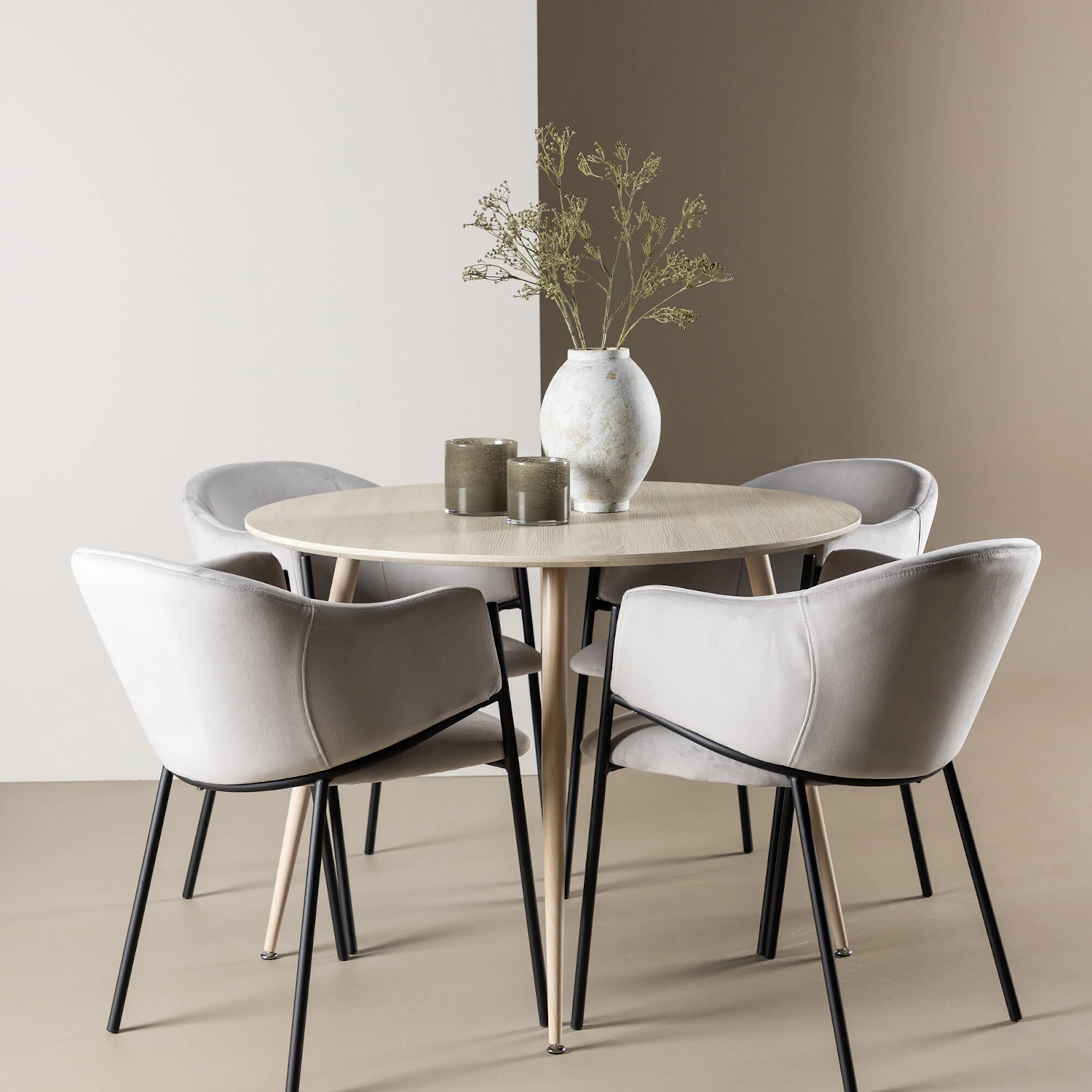 Spisegruppe Venture Home Plaza Ø100 med 4 stk Evelina Stoler