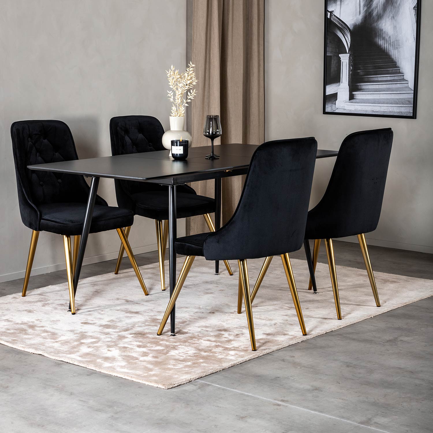 Spisegruppe Venture Home Silvia med Innleggsplate og 4 Vera Stoler Fløyel