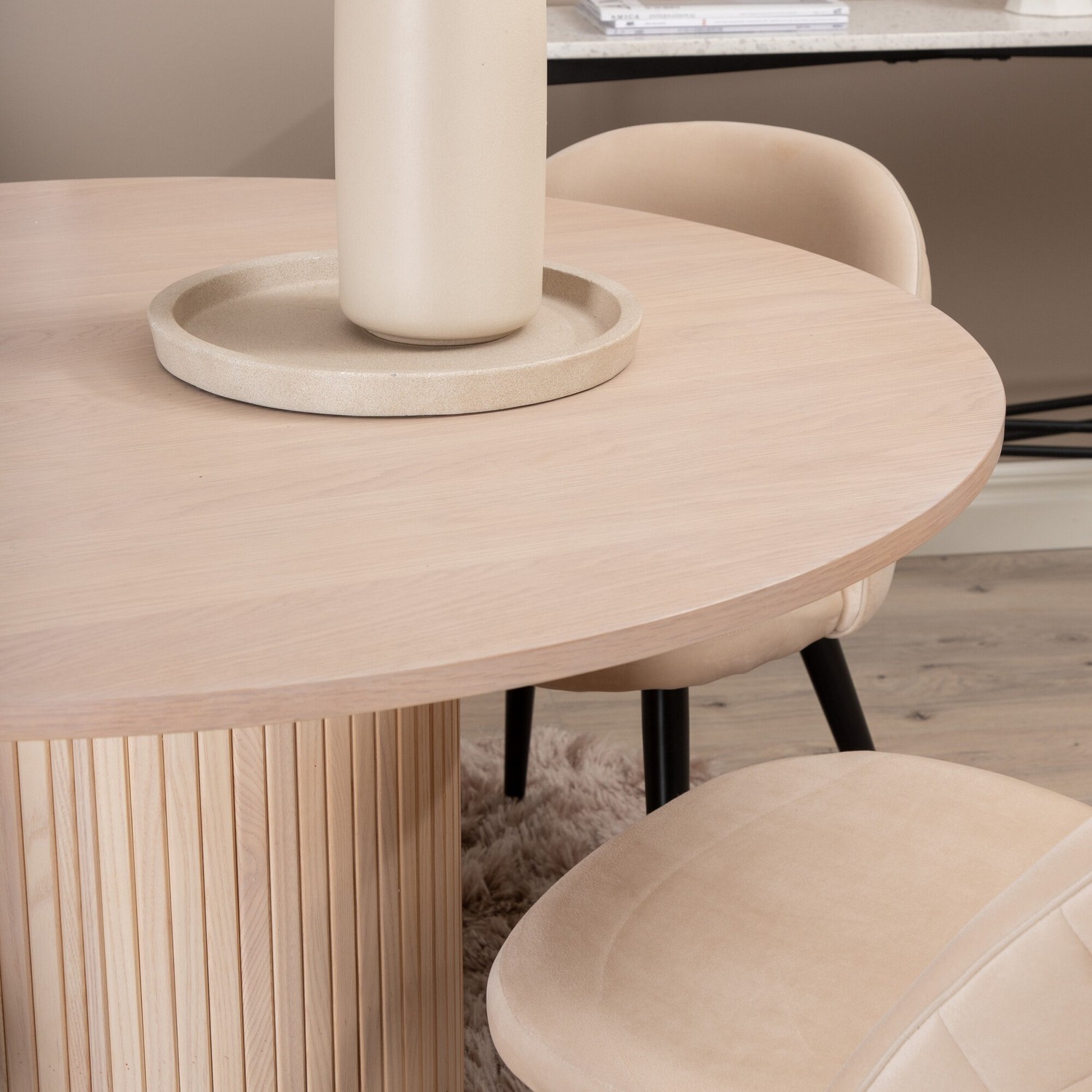 Spisegruppe Venture Home Bianca Rund med 4 Valentina Stitches Stoler Fløyel