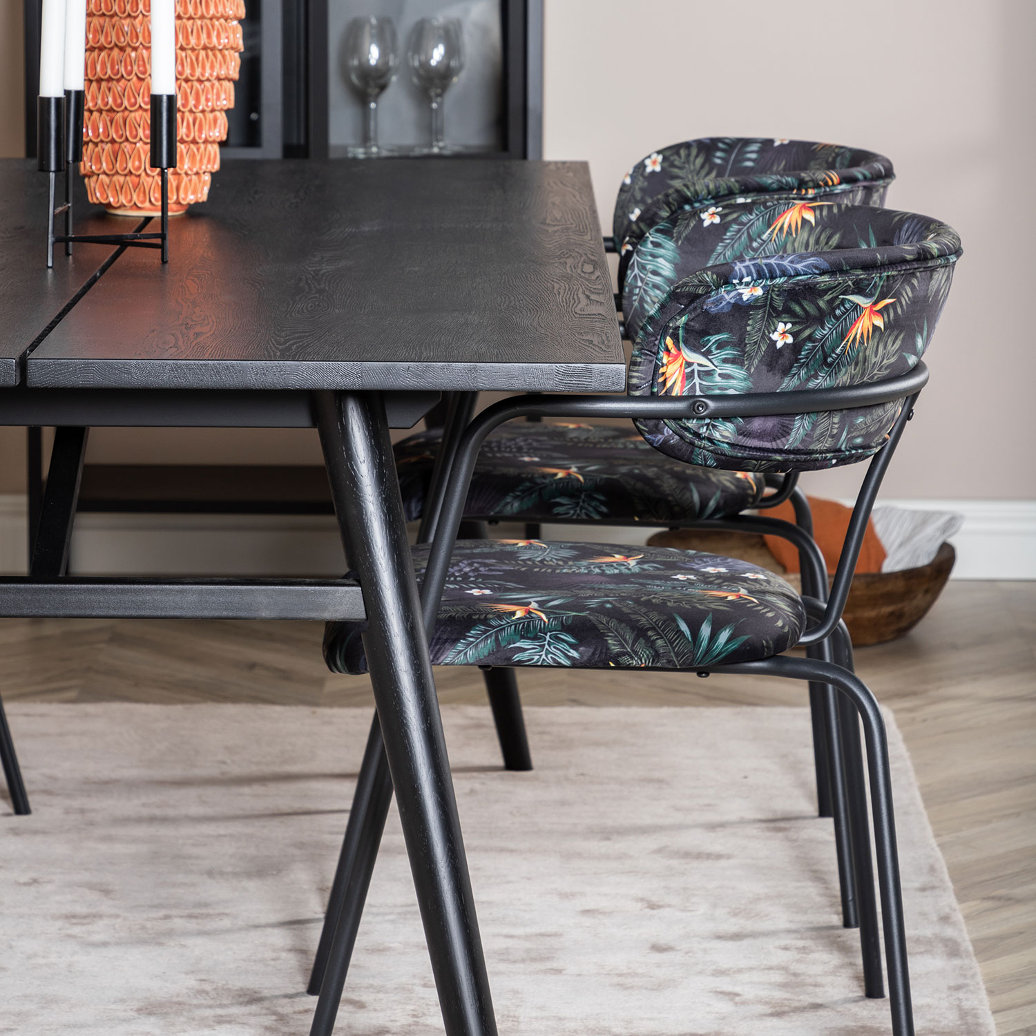 Spisegruppe Venture Home Sleek med 4 Arrow Stoler