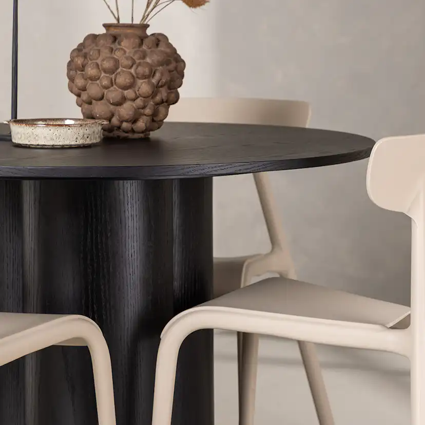 Spisegruppe Venture Home Olivia Ø 110 cm med 4 Ursholmen Stoler