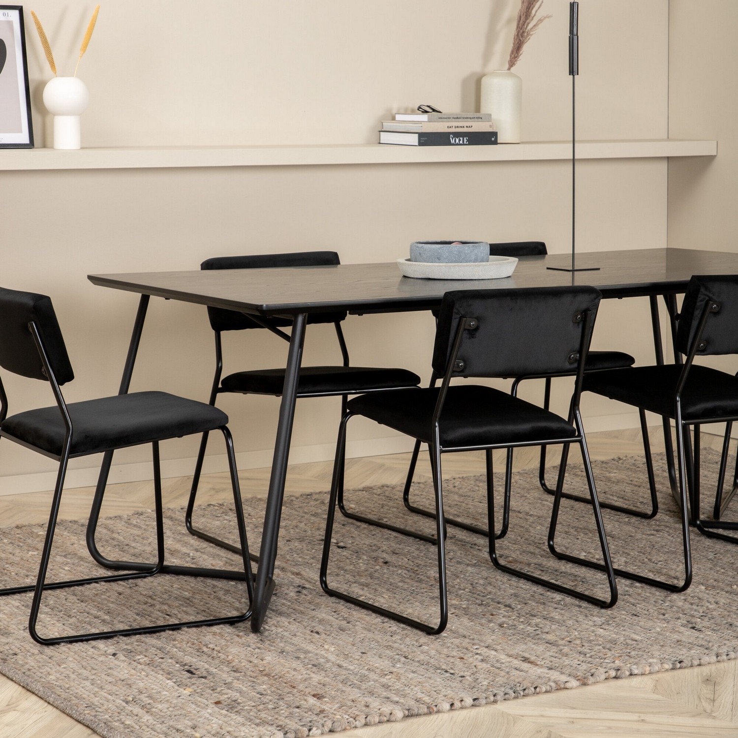 Spisegruppe Venture Home Annika med 6 Kungshamn Stoler Fløyel