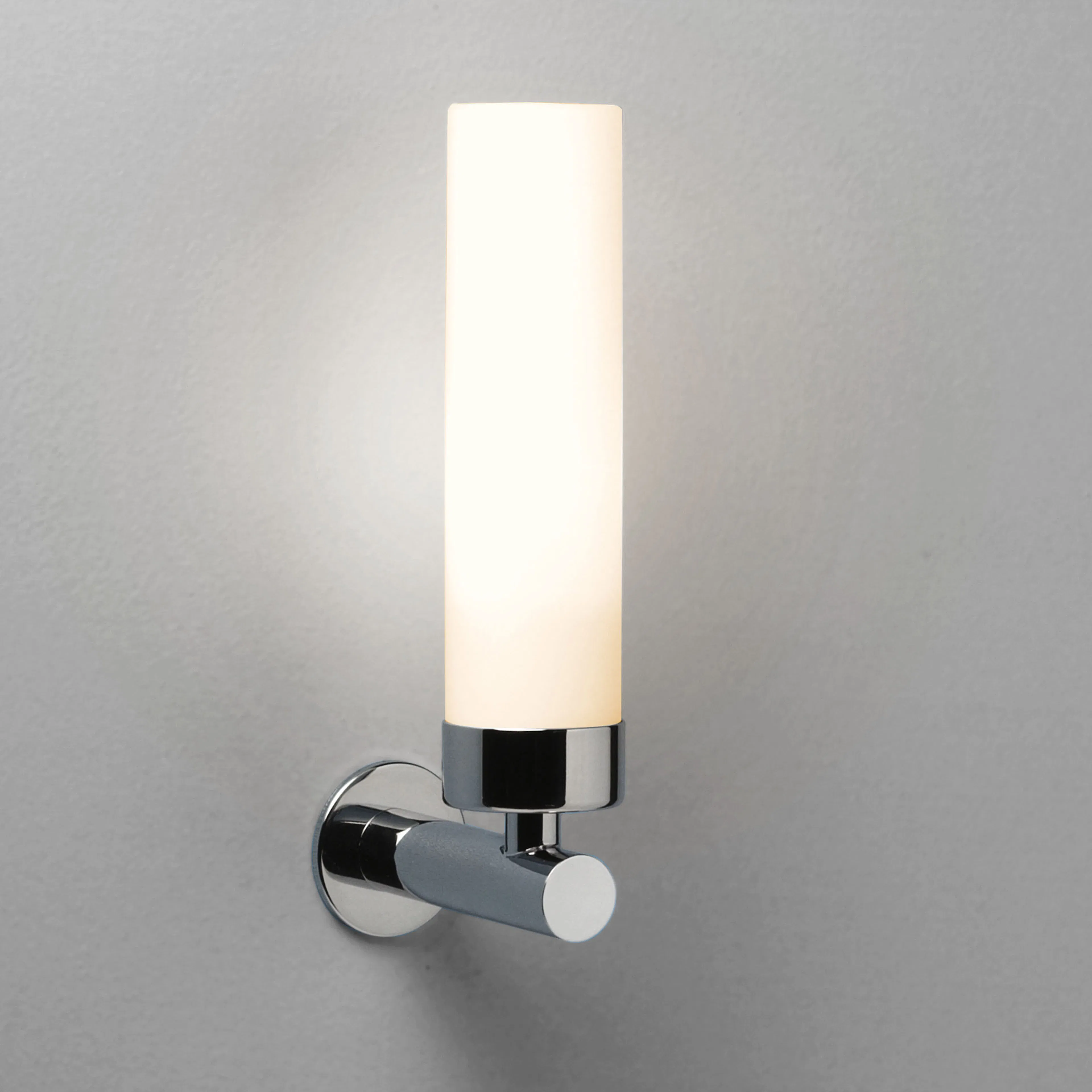 Vegglampe Astro Tube uten Bryter