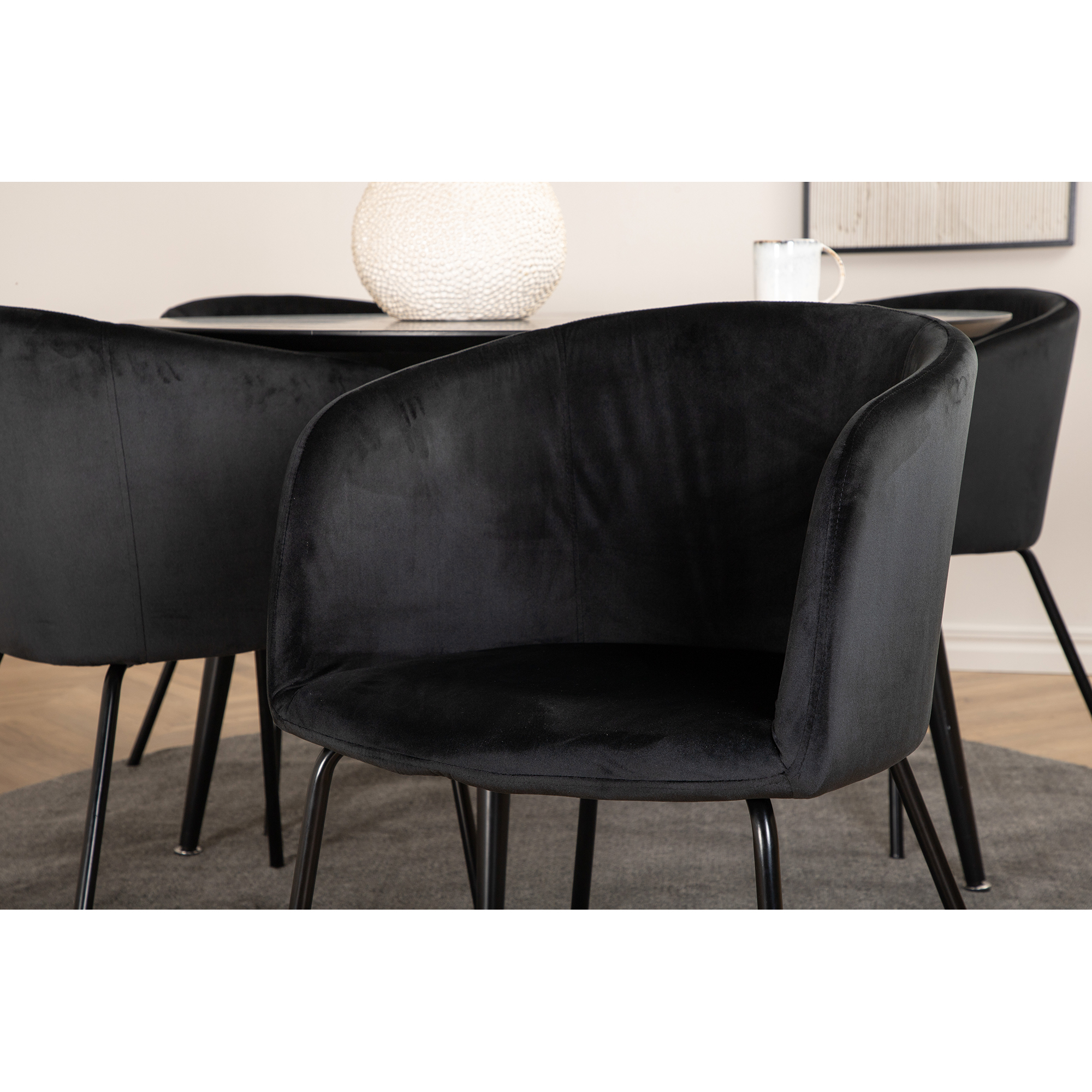Spisegruppe Venture Home Dipp Ø115 cm med 4 Berit Stoler